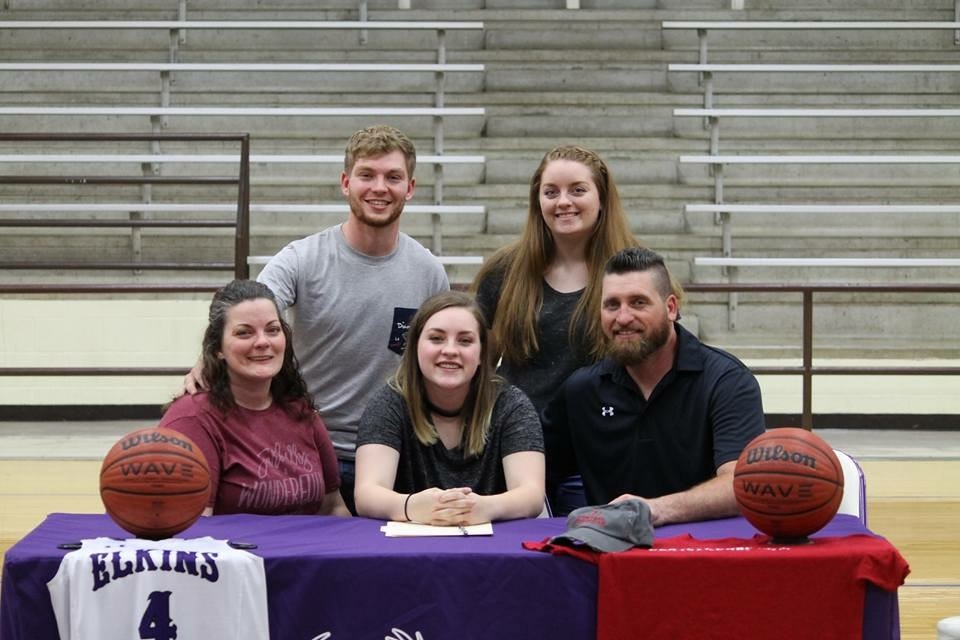 Tink Harris signed a letter of intent to join the Central Christian College of the Bible Saints for the 2018-19 school year.